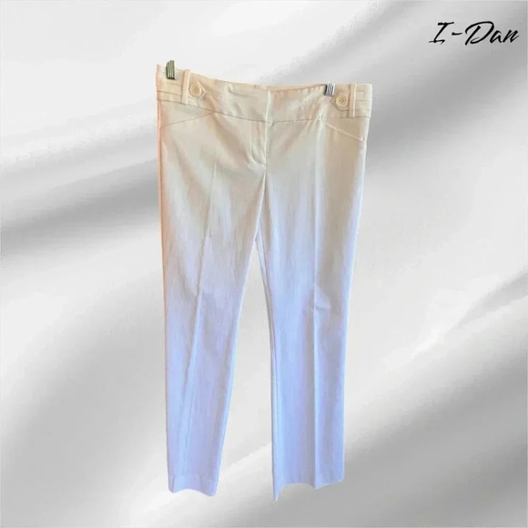 Color is off in the photos.  These are a true white pant. - Picture 3 of 4